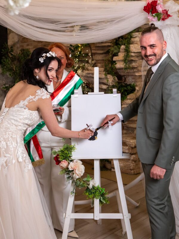 Festményceremónia amikor a szerelem színt kap